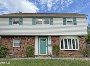 5 Peachtree Rd, Oakhurst, NJ 07755