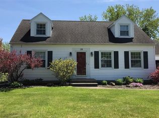 18 Southwick Dr, Webster, NY 14580