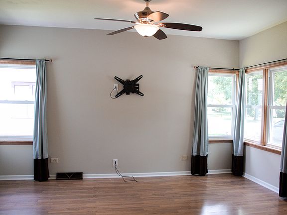 East wall, HDMI in wall