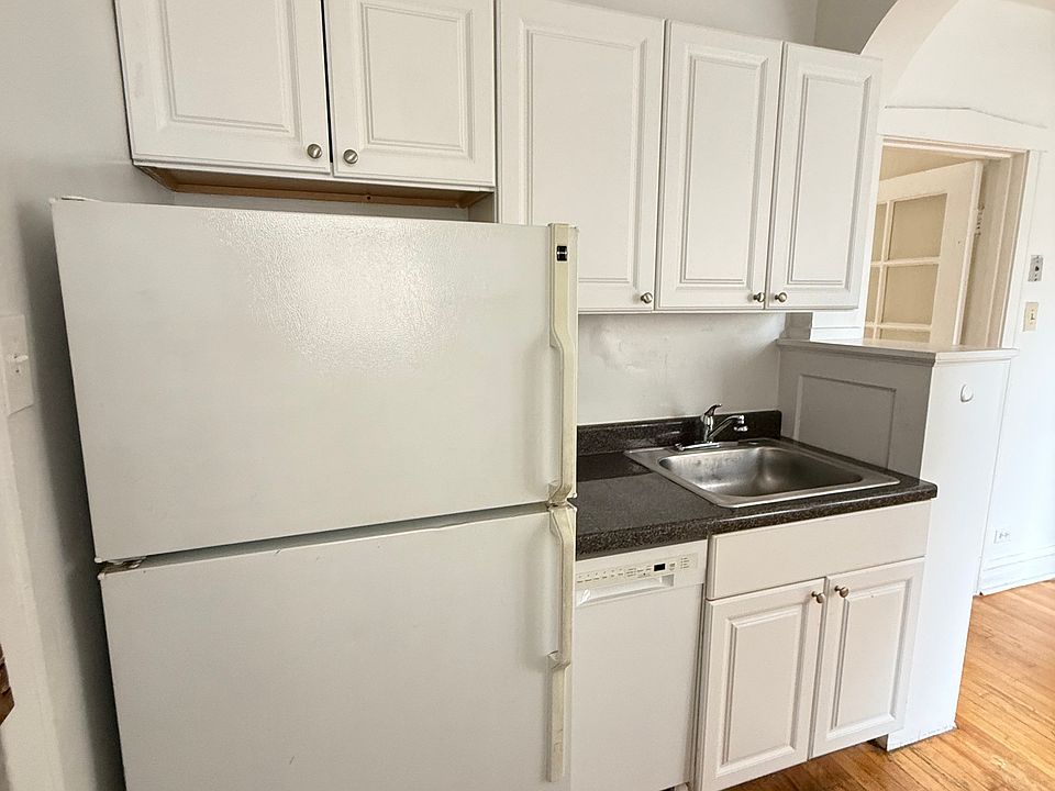 1st image of 4109 N Sacramento Ave #S