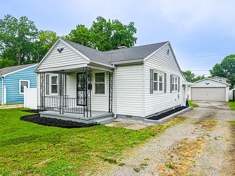 2232 E Riverside Dr — Photo 3