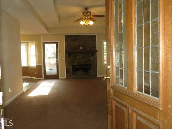 4th image of 3291 Montgomery Dr