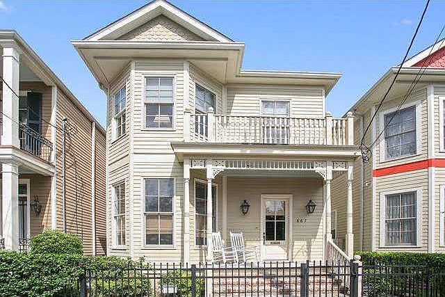 1st image of 667 Arabella St