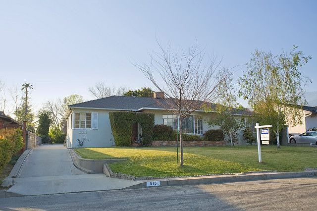 1st image of 575 Cliff Dr