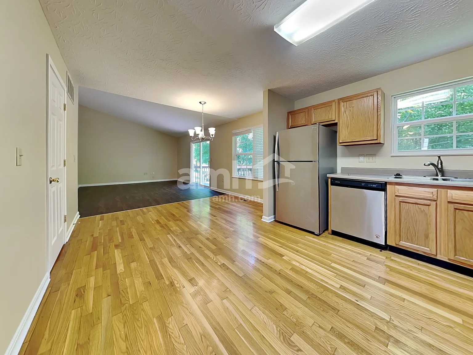 3 bed, 2.5 bath, 2078 sqft, $2,320 — Photo 4