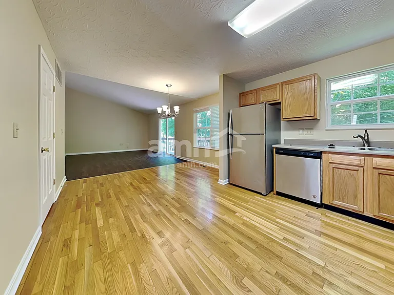 2132 Lunar Ln — Photo 4