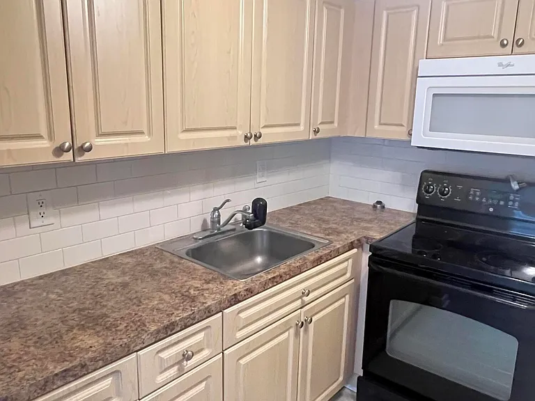 173 Waltham E #173-H — Photo 3
