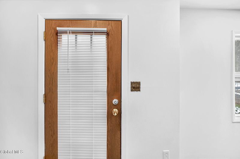4th image of 11 Hillside Avenue