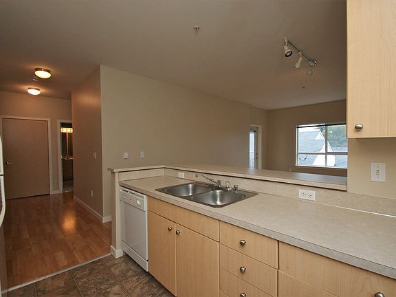 3rd image of 4902 Aurora Ave N #7771870