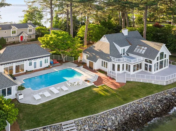 74 Stove Point Rd, Deltaville, VA 23043