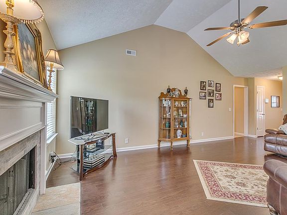 4th image of 1214 Aretha Dr