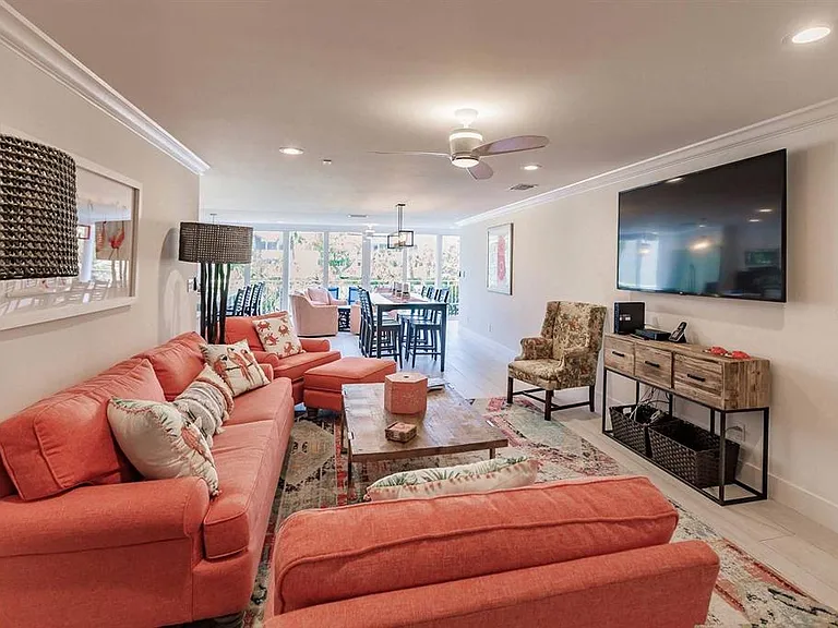 1125 W Peppertree Dr #102 — Photo 5