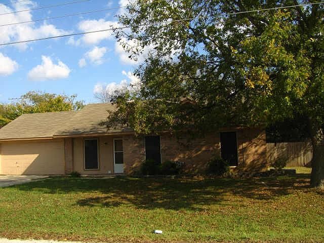 1st image of 202 Shady Oaks Cir