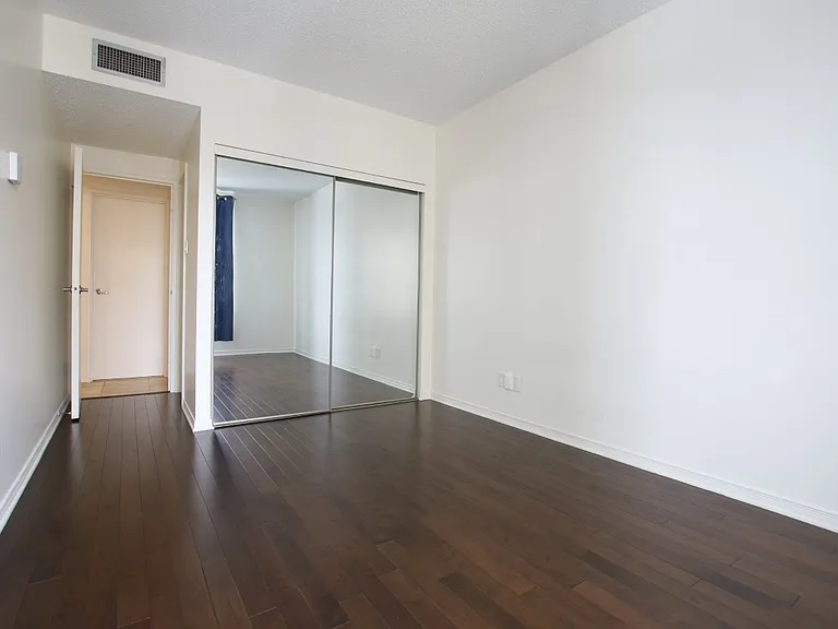 556 Laurier Ave W #1607 — Photo 15