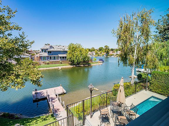 3rd image of 4055 Mariner Cir