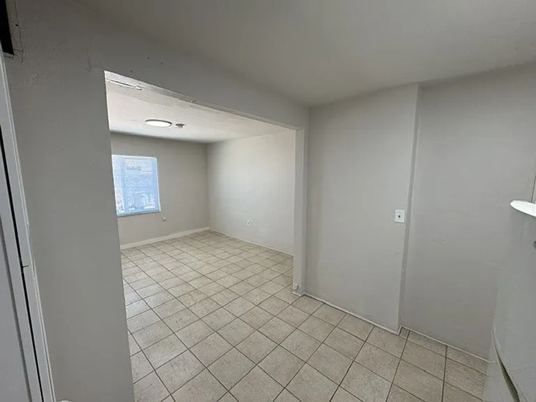 1405 W Clarendon Ave — Photo 10
