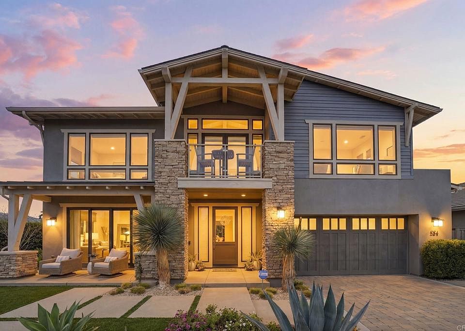 1st image of 374 Fulvia St