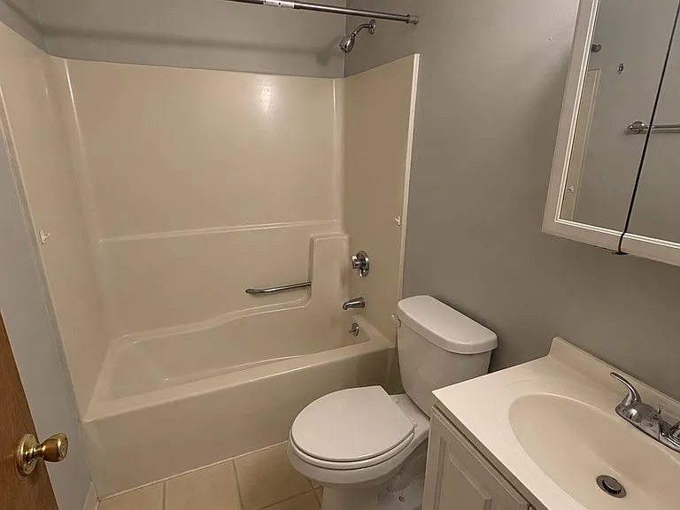 10 Agney Ave #2D — Photo 8