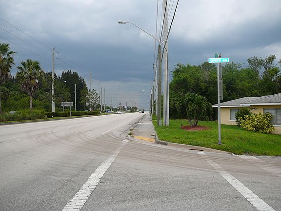 4th image of 6490 Us-1