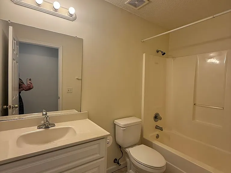 221 Millcrest Dr — Photo 9
