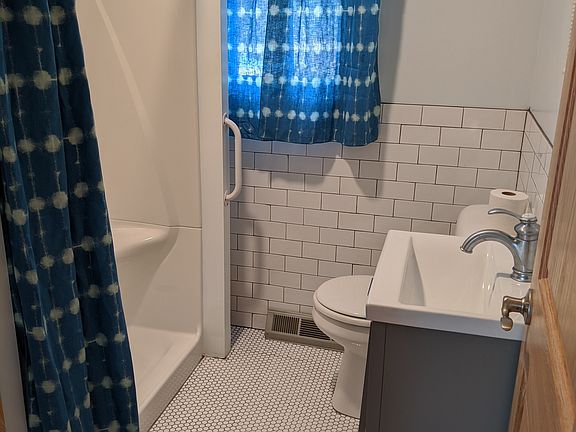 5th image of 10136 W Salisbury Dr