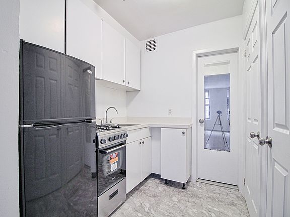 4th image of 239 E 80th St APT 2A