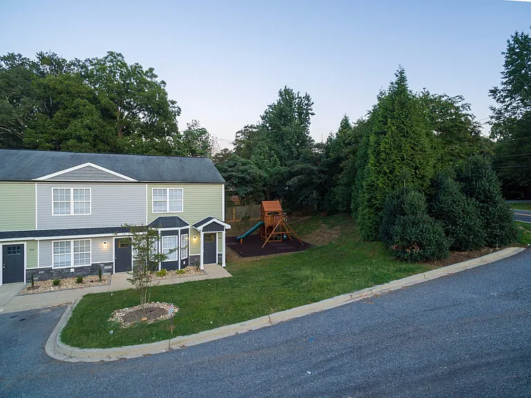 Magnolia Heights — Photo 19