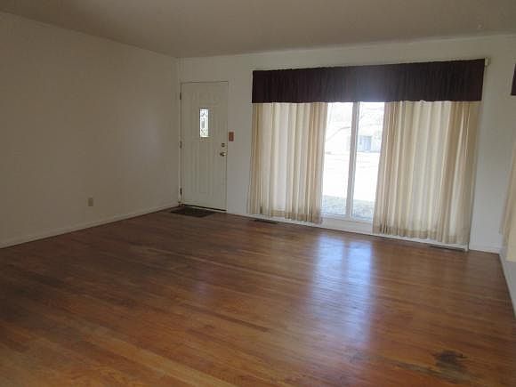2nd image of 15 Arizona Dr