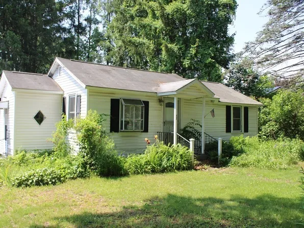 88 Fairview St E, Greenfield, MA 01301