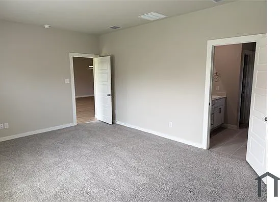 986 Olive Dr — Photo 7