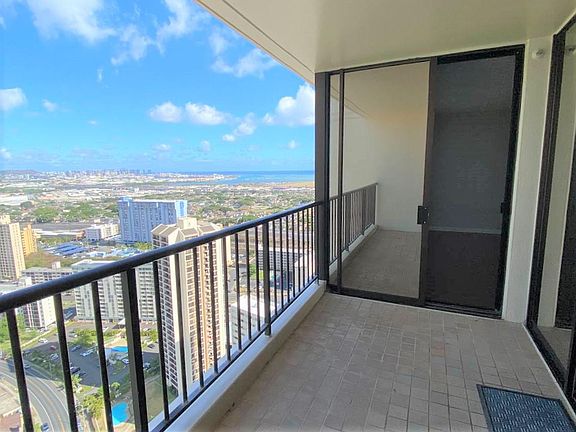 3rd image of 990 Ala Nanala St APT 39A