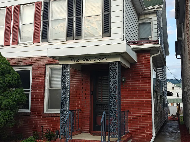 118 Shaw Ave — Photo 2