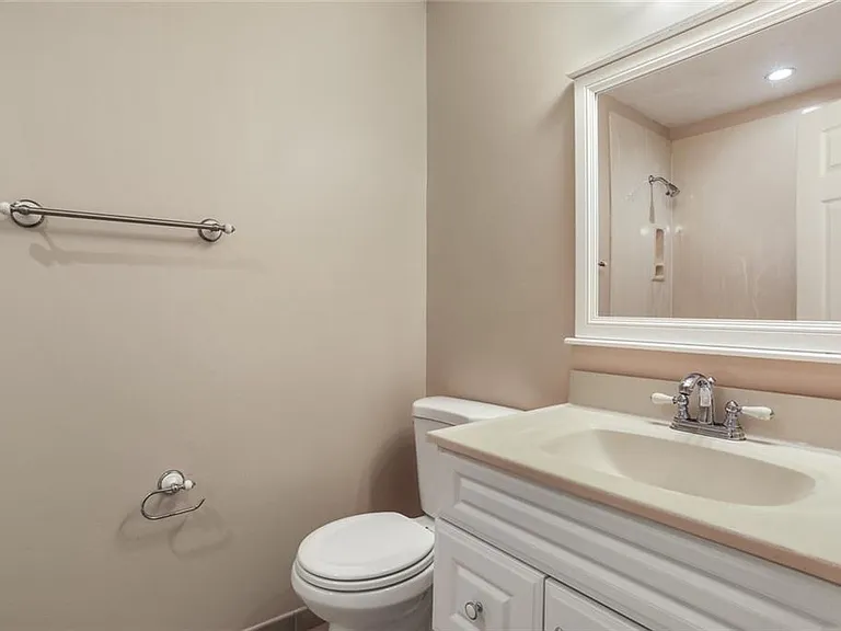 223 Robin Hood Dr — Photo 9
