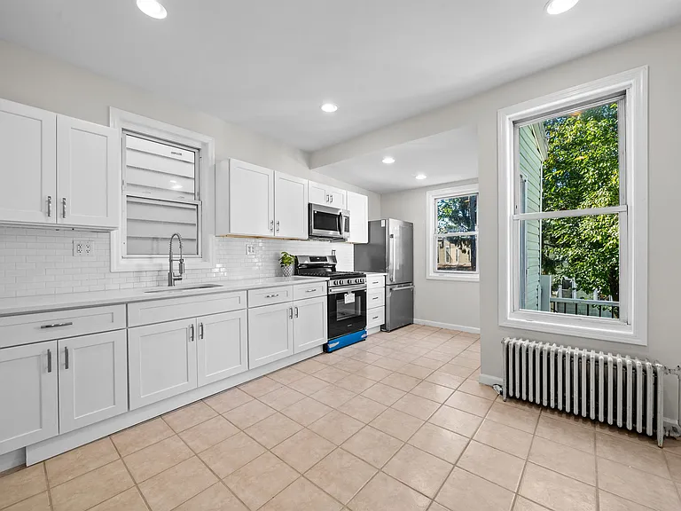 34 W 18th St — Photo 9