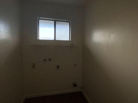 4th image of 2434-2440 W Caldwell Ave #2436