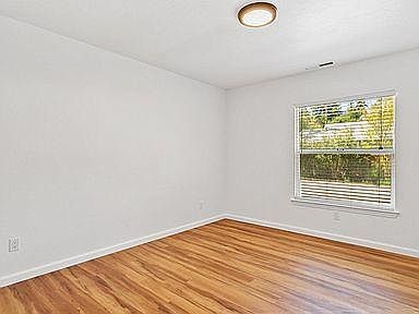 4th image of 133 Grove St #2