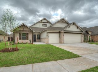 4604 Hambletonian Ln, Mustang, OK 73064