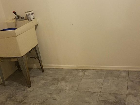 5th image of 8424 Winthrop Pl