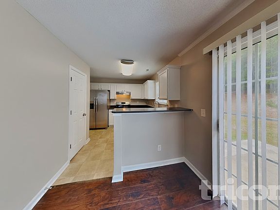 5th image of 223 Pebblestone Dr