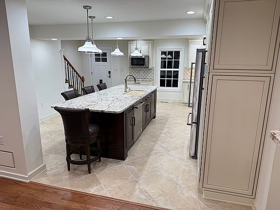 3rd image of 477 W Caracas Ave