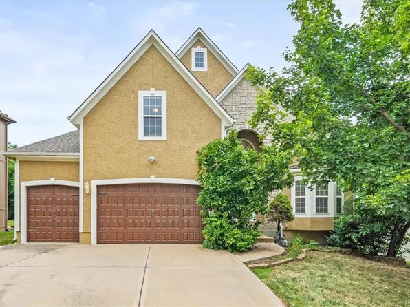 14304 Robinson St, Overland Park, KS 66223