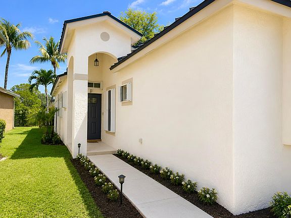 4th image of 4939 Pelican Street