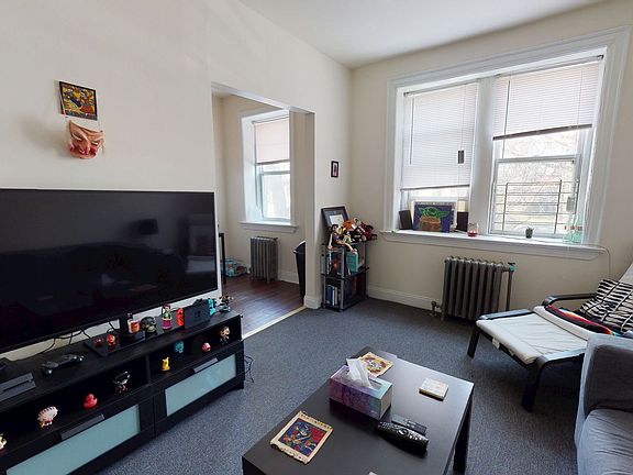 5th image of 4601-03 Chester Ave #2J
