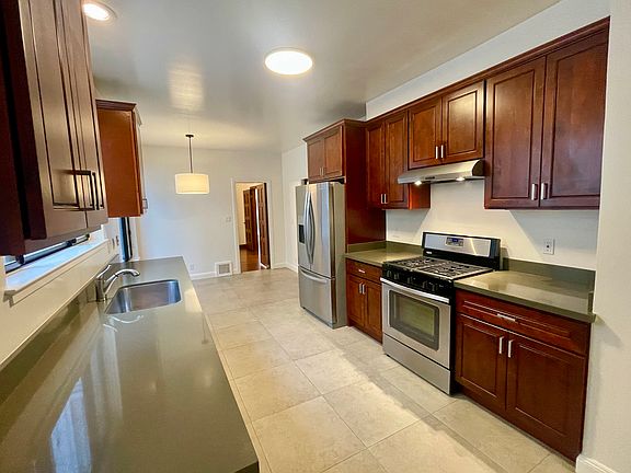 3rd image of 3220 Broderick St #3220