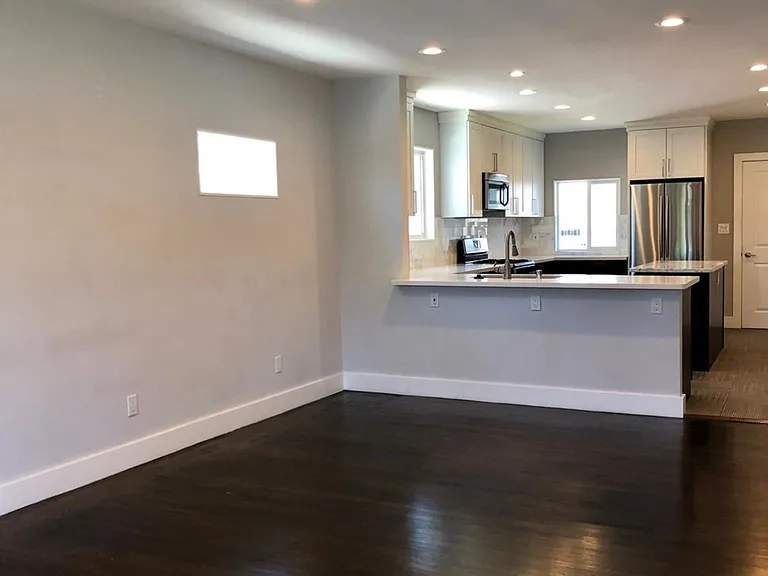1529 Stuart St — Photo 5