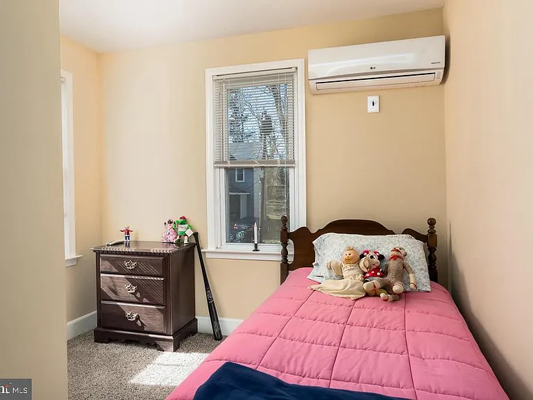 205 Douglass Ave — Photo 8