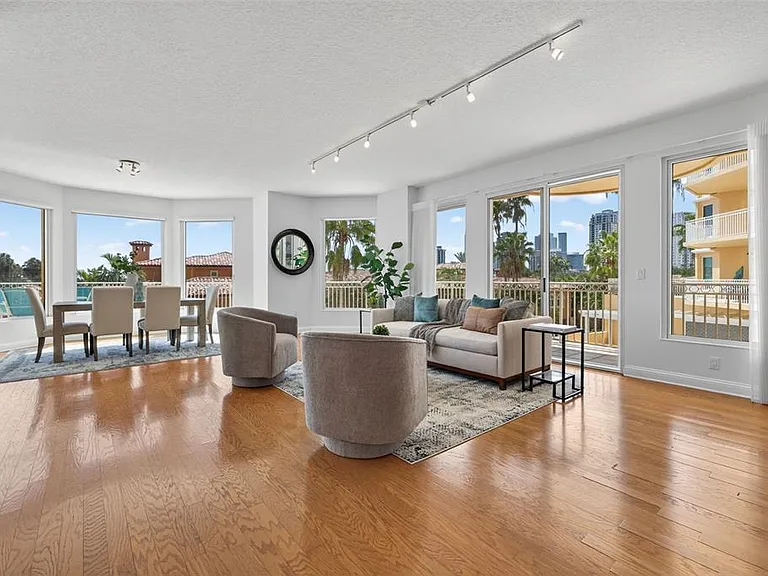 555 5th Ave NE #332 — Photo 4