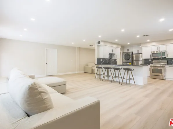 22022 Lopez St, Woodland Hills, CA 91364