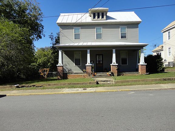 3rd image of 403 S Hicks St