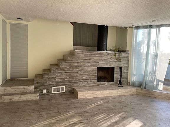 3rd image of 4584 W Point Loma Blvd Unit E
